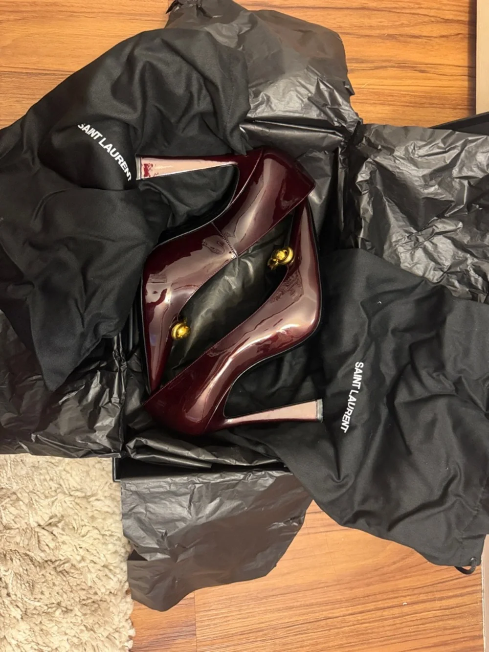 Saint Laurent Patent Burgundy Pumps with Gold Chain - Picture 5 of 5